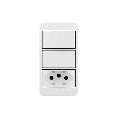 Placa Para Condulete Caixa 3/4" Com Interruptor Simples 10a E Tomada 2p+t 20a Margirius Sleek Branca Branco