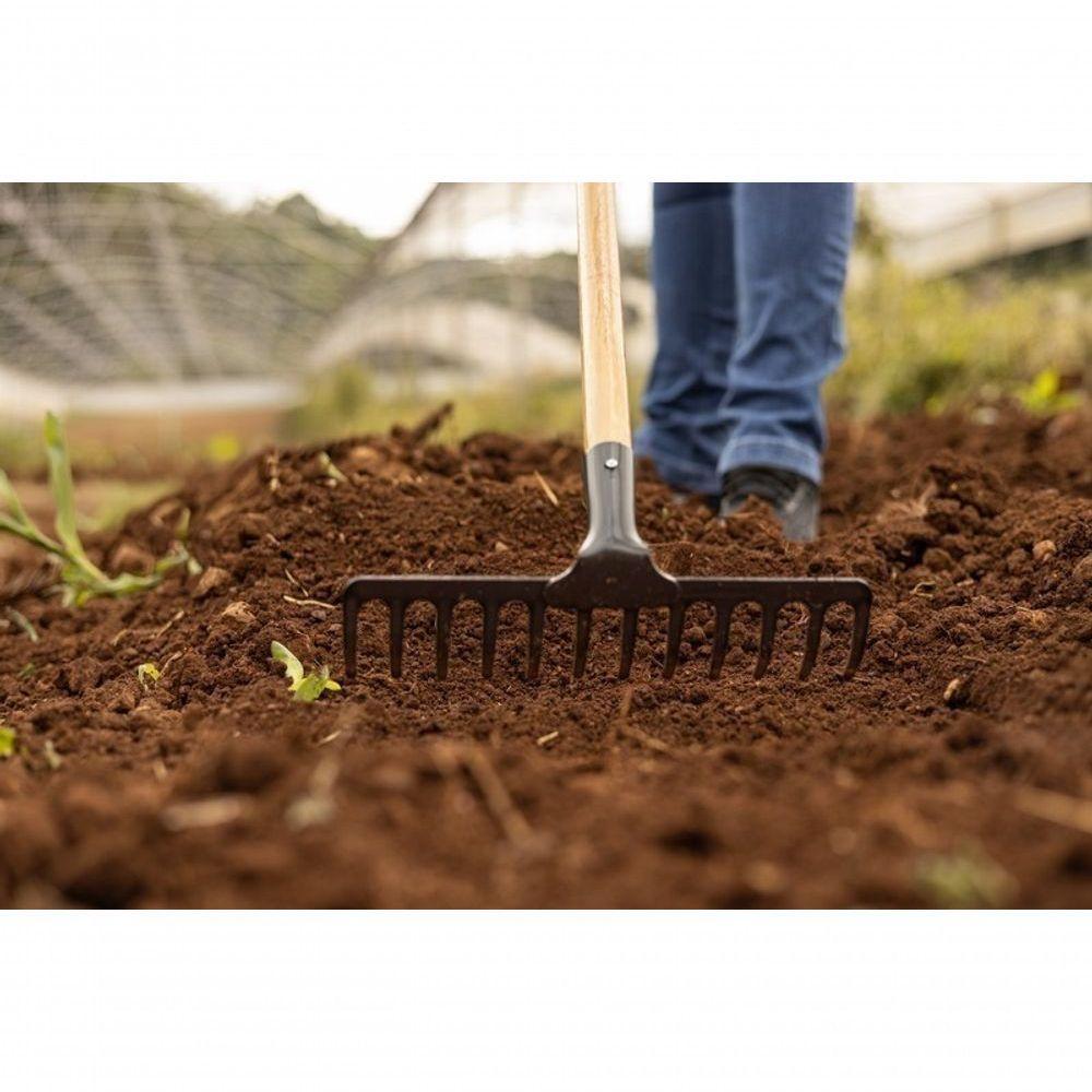 Ancinho Tramontina Estampado Metálico 16 Dentes Com Cabo De Madeira 120cm - 2