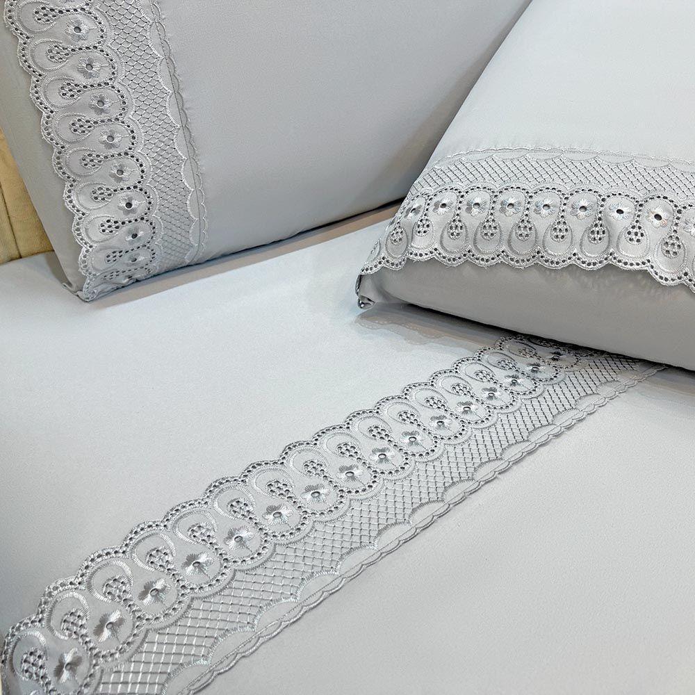 Jogo De Lençol Clara King 4 Peças Micropercal 300 Fios Bordado Inglês - Cinza - 100% Poliéster - 2