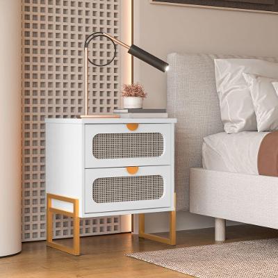 Mesa De Cabeceira Titanium Estilo Industrial Com Pés De Ferro - Branco - Dourado