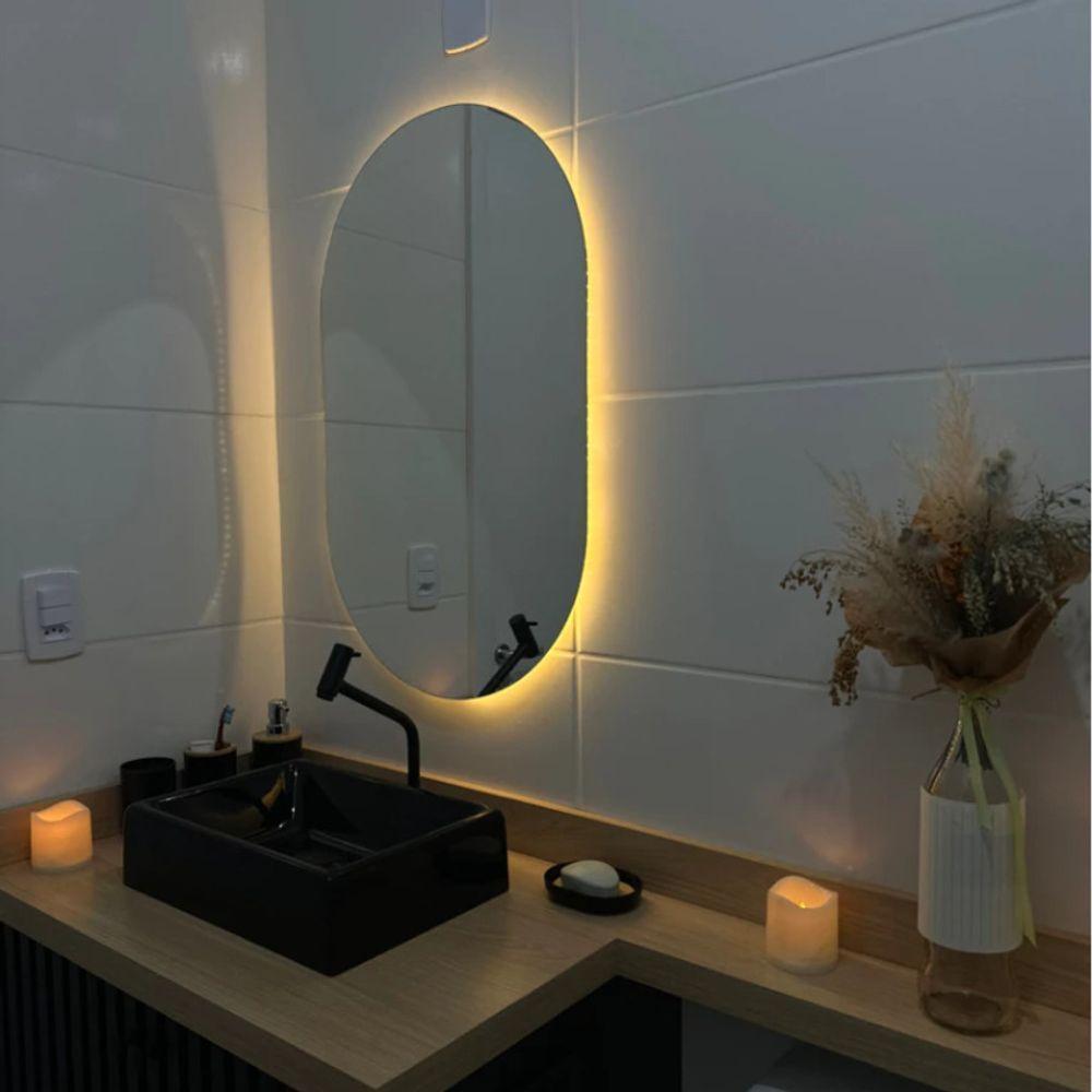 Espelho Brillare Orgânico Oval Grande Com LED 80x50cm Lapidado À Pilha Ou Fonte Branco Quente Fonte - 2