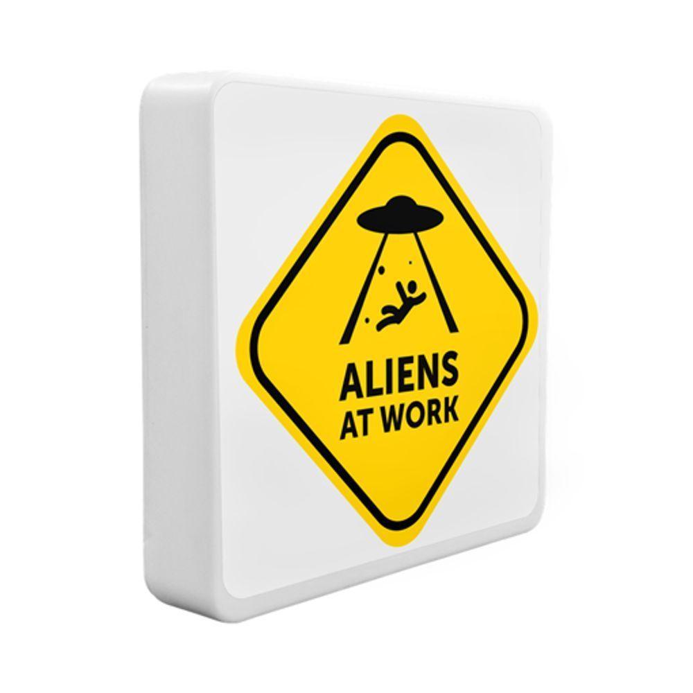 Luminária Slim Futurista Aliens Em Ação Com Usb - Iluminação Intergaláctica Moderna - 1