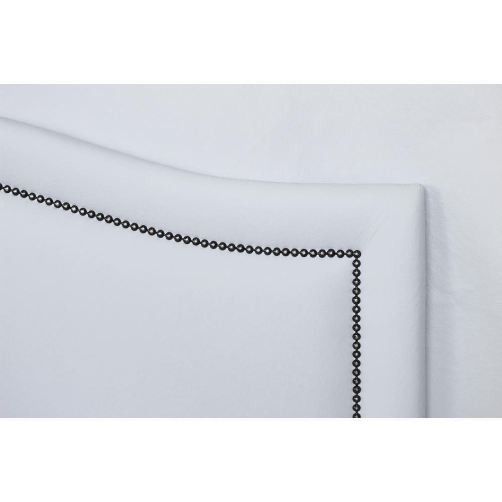 Cabeceira Casal Curva Luxo 140x60 Courino Branco - Tachas Fumê - 3