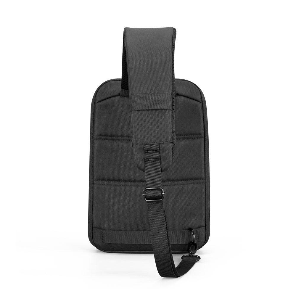 Mochila Transversal Elegance Em Couro Sintético - Preta Com Compartimento Para Tablet - 4