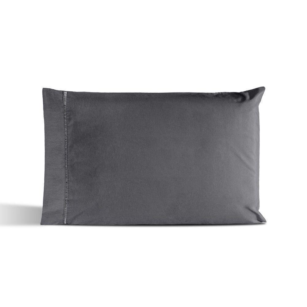 Kit 02 Fronhas Percal 180 Fios Ponto Palito Dream 60% Algodão 40% Poliéster - Grafite - 1