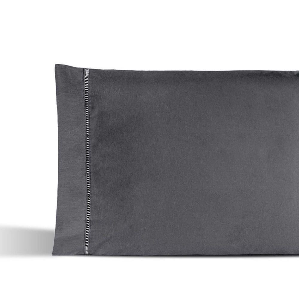 Kit 02 Fronhas Percal 180 Fios Ponto Palito Dream 60% Algodão 40% Poliéster - Grafite - 2