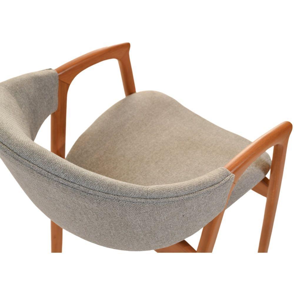 Cadeira Jantar Pietra Poltrona Com Braço Madeira Maciça Amêndoa Estofada Em Linho Cinza Claro Encosto Curvo Moderna - 9