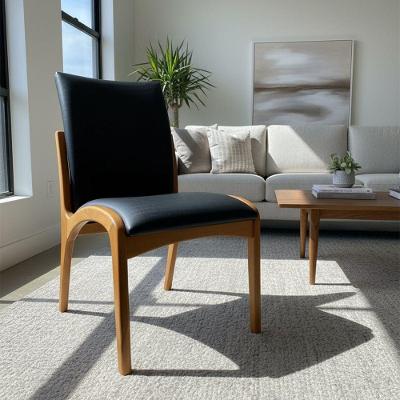 Cadeira Aura Estofada Estrutura Em Madeira Maciça Courino Preto Conforto Para Sala De Jantar Mobília Decor