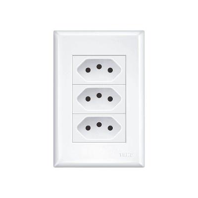 Tomada Tripla Fame Evidence 2p+t 10a Com Placa 4x2 Branco