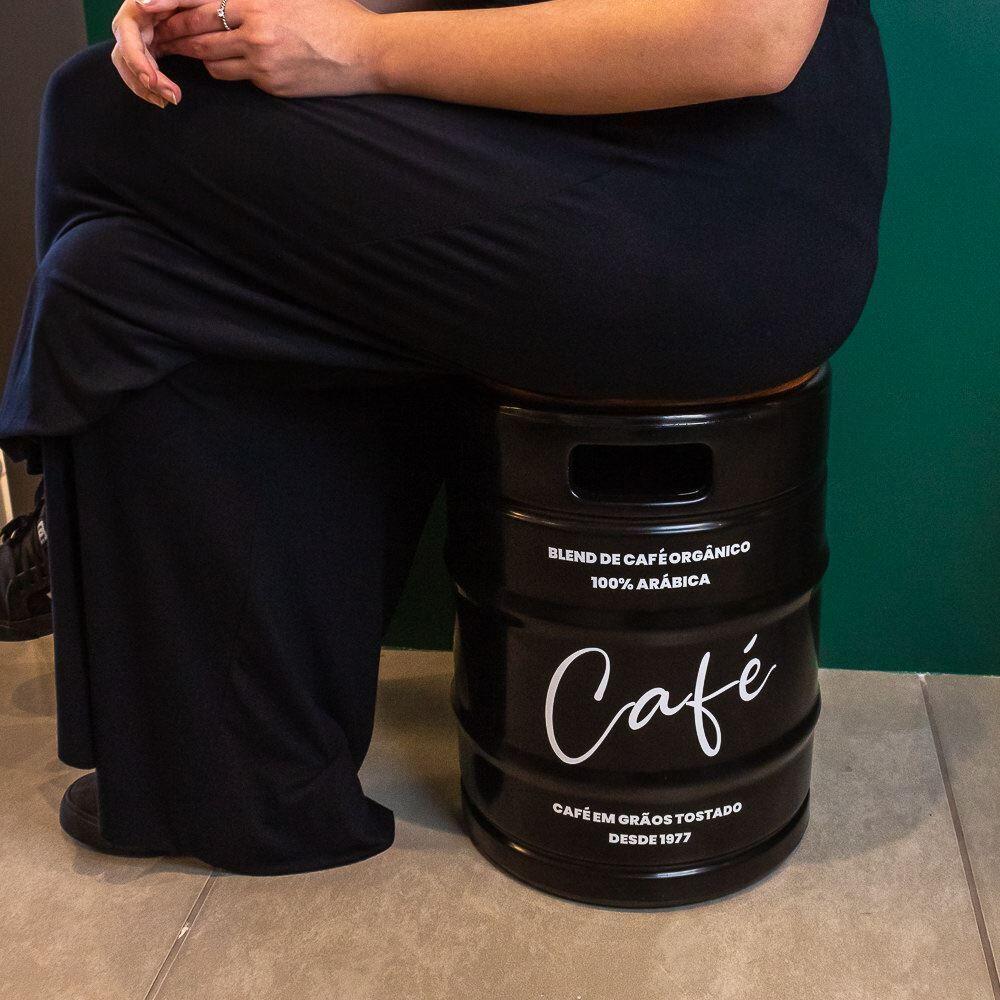 Conjunto Charmoso De Bancos Em Barris Com Tampo De Madeira Para Café E Açúcar - 5