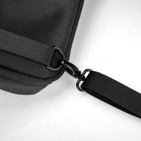 Mochila Transversal Premium Em Couro Sintético Com Compartimento Para Tablet - Preta E Estilosa - 6