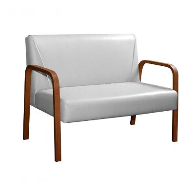 Poltrona Namoradeira Anita Decorativa Braço Madeira Corino Branco Bella Decor
