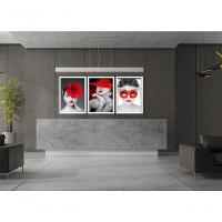 Quadro Decorativo Mulher Tons Cinza E Vermelho Com Moldura Branco - 2