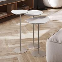 Conjunto De 3 Mesas Laterais Orgânicas Kaleo Base Champanhe Tampo Branco - 3