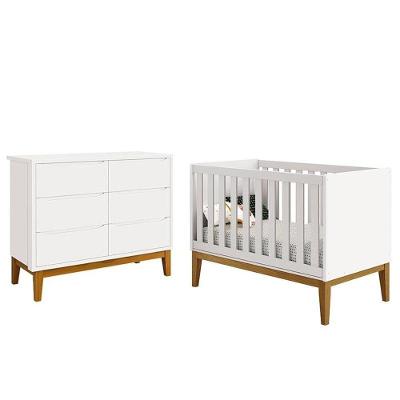 Berço Americano New Classic em MDF Branco com Pés Madeiras com Cômoda 6 Gavetas para Bebê
