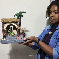 Presepio Natal Sagrada Familia Giratorio Iluminado Som Natalino Acende Gira Manjedoura Casa Loja Mesa Estante Fim De Ano - 6