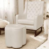 Poltrona Cadeira De Amamentação Com Base Balanço E Puff Maju Linho Off White- Mabe Magazine - 1