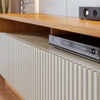 Estante Home Theater Jordão Off White Freijó - Colibri