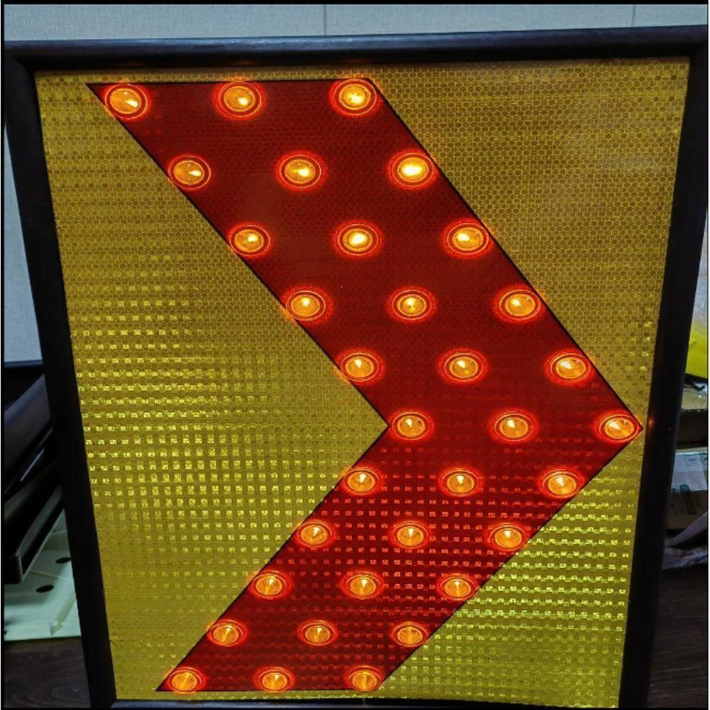 Sinalizador Solar Seta Obra Barra Poste Led Emergencia Transito Engarrafamento Avenida Rodovia Rua Segurança - 6