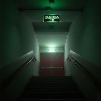 Placa Saida De Emergencia Dupla Face Sinalizaçao Seta Bateria Recarregavel Bombeiro Iluminaçao Condominio Casa - 7