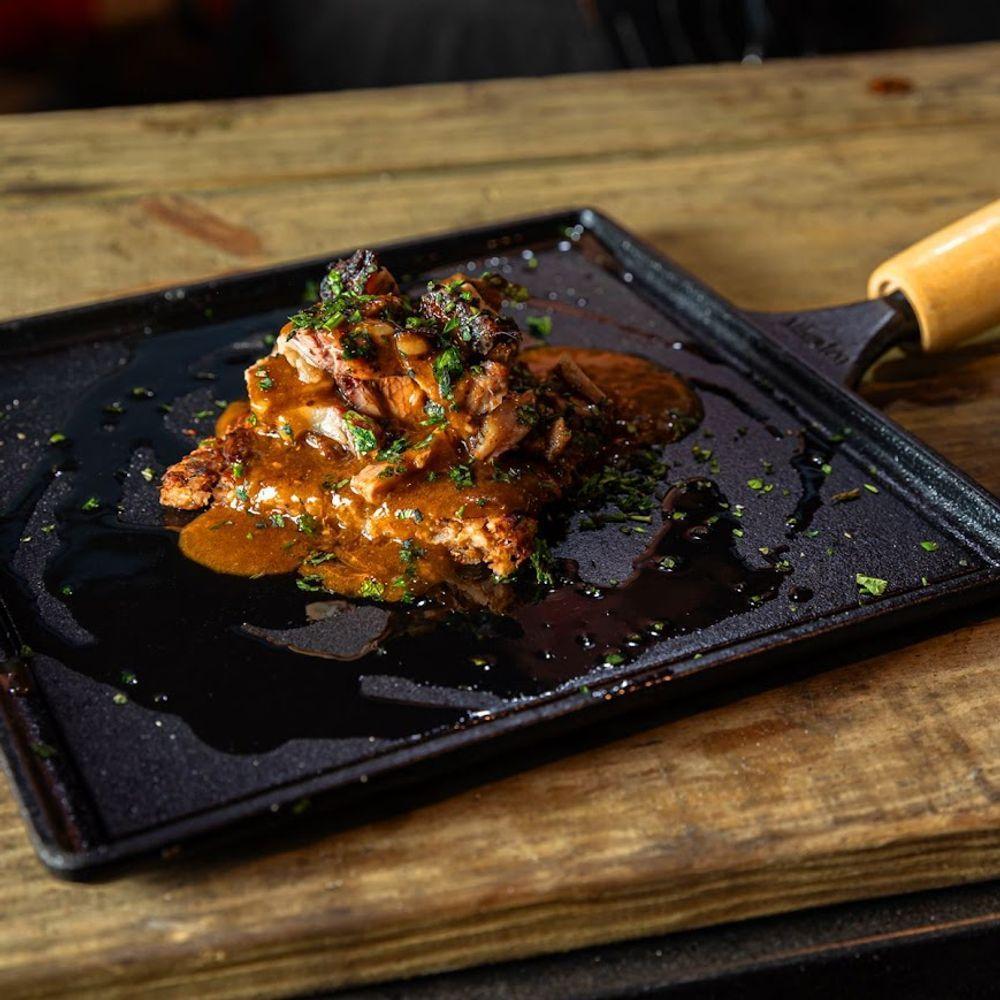 Bifeteira Lisa Quadrada Cabo Madeira Panela Mineira 24x24cm - 3