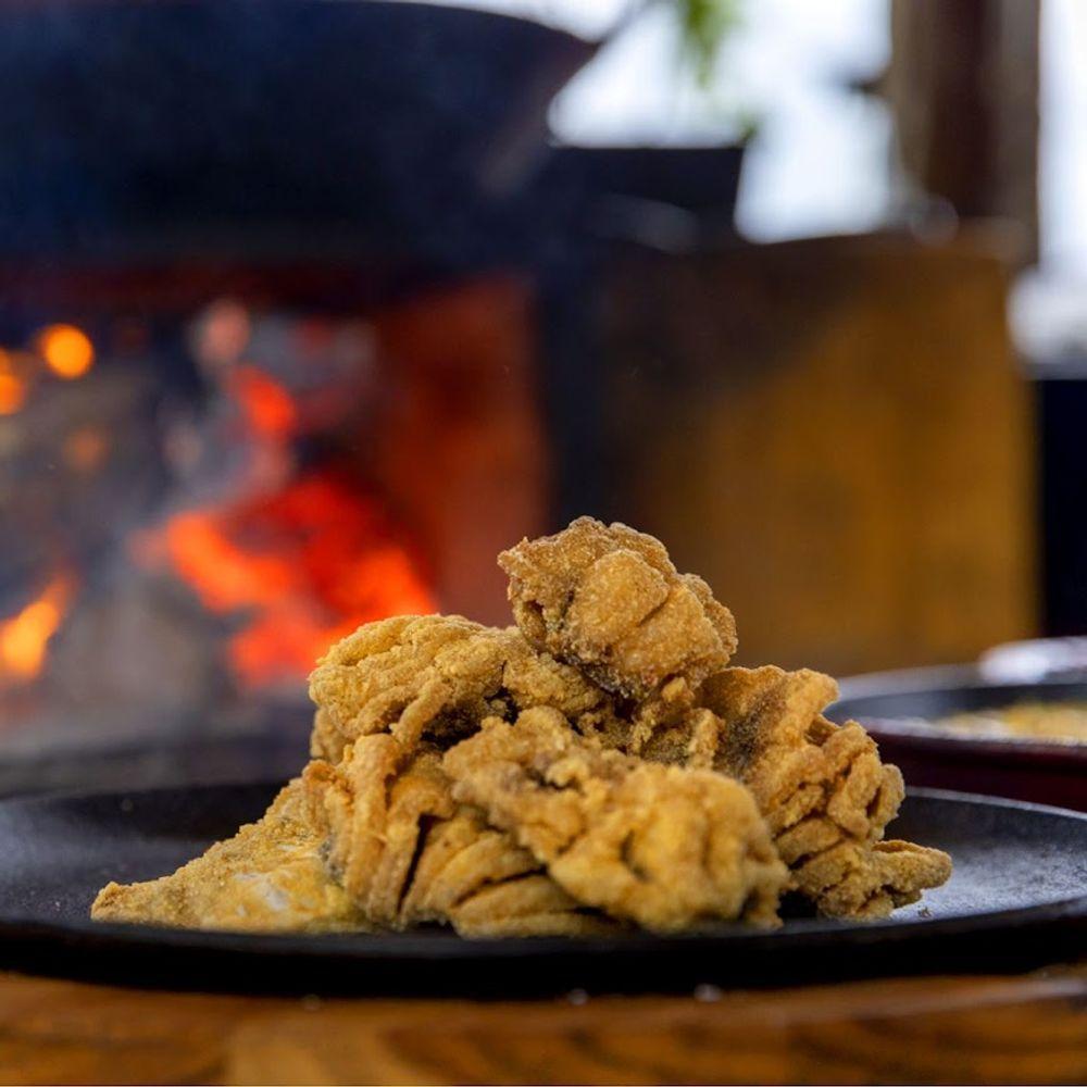 Prato Ferro Fundido Suporte Madeira Panela Mineira 24x3,5cm - 3