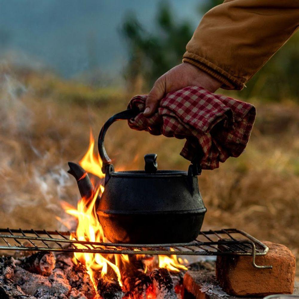 Chaleira Artesanal Tampa Ferro Panela Mineira 12,5x14cm 2l - 2