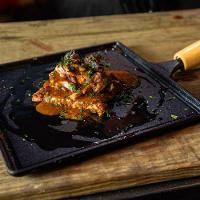 Bifeteira Lisa Quadrada Cabo Madeira Panela Mineira 26x26cm - 3