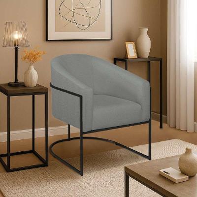 Poltrona Decorativa Jade Moderno Escritório Confortável Luxo Base De Ferro Preto Linho Cor Cinza Claro