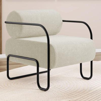 Poltrona Decorativa Orgânica Living Miska Para Sala de Estar Bouclé Off White Desk Design