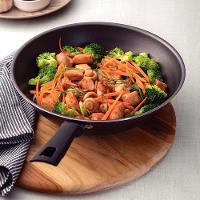 Caçarola Turim Alumínio Chumbo Antiaderente 2,8l + Faqueiro Ipanema Vermelho 24pc + Wok Loreto 3,6l - 8