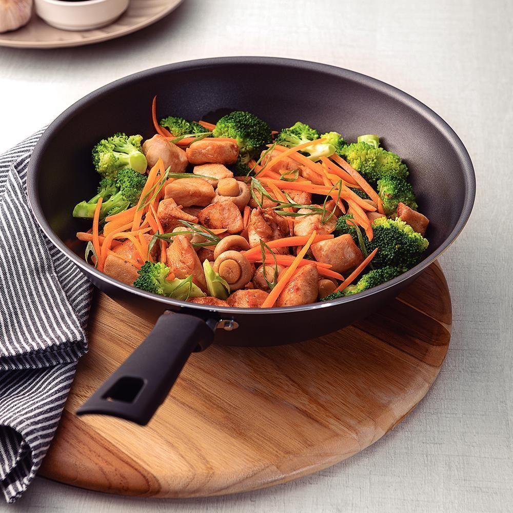 Caçarola Turim Alumínio Chumbo Antiaderente 2,8l + Faqueiro Ipanema Azul 24pc + Wok Loreto 3,6l - 2