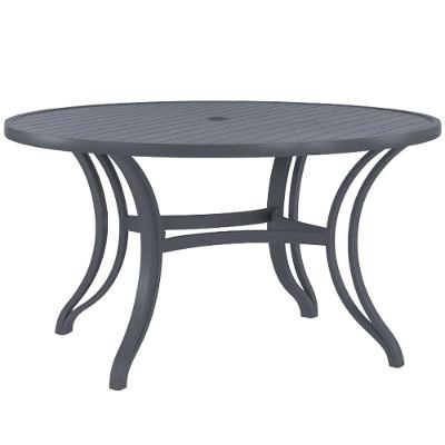 Mesa Em Alumínio Com O Tampo Ripado De 1,40 Metros Cinza