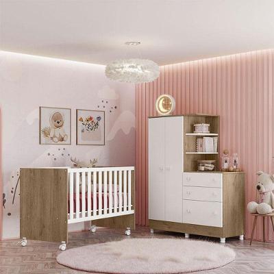 Berço Nacional 3540 E Guarda Roupa Com Cômoda 4070 Ambiente Doce Sonho Carvalho Rústico Toq Branco Com Pés - Qmovi