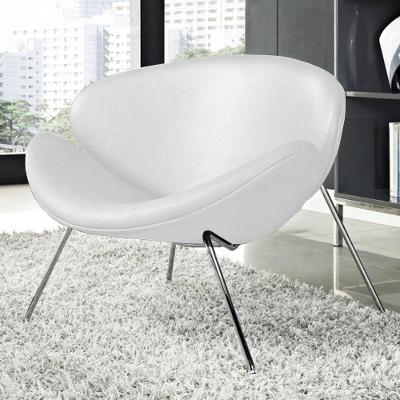 Poltrona Trevo Couro Natural Branco Base Cromada