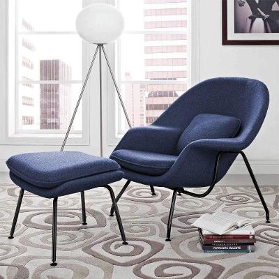 Poltrona Womb Chair Com Puff Base Preta Linho Azul