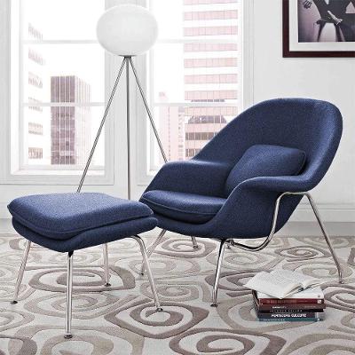 Poltrona Womb Chair Com Puff Cromada Linho Azul