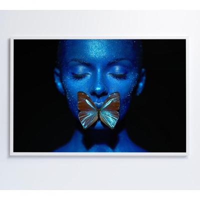 Quadro Mulher Com Borboleta 90x60 Cm Vidro Impresso