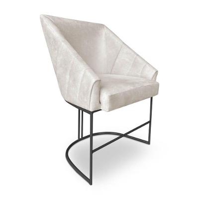 Poltrona Luxo Alana Veludo Base Ferro Preto - Pallazio Cor Bege