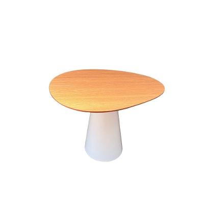 Mesa De Jantar Cone Redonda Orgânica Sol 90x80cm Madeira E Laca