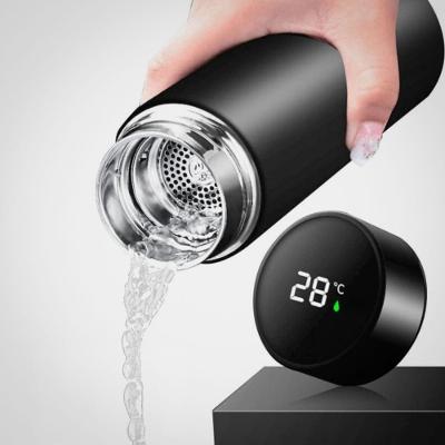 Garrafa Térmica Inteligente 500ml Com Led E Sensor De Temperatura – Mantém Bebidas Quentes E Frias preto