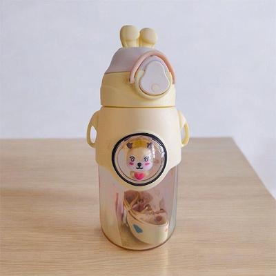Garrafa Amarela Infantil De Coelho 520ml Com Alça Canudo Anti Vazamento E Adesivos Coloridos