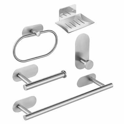 Kit Banheiro Inox Preto 5 Peças Sem Furo Com Saboneteira E Porta Toalha - Prata