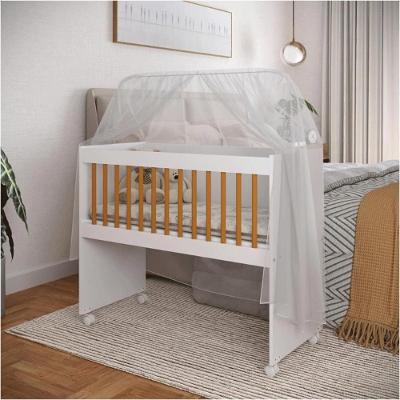 Mini Berço Moisés Amadeirado E Branco Compacto E Multifuncional Vira Mesa E Aparador