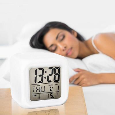 Relogio Cubo Digital Led Colorido Alarme Despertador De Cabeceira - Hora, Data, Temperatura E Luz Colorida