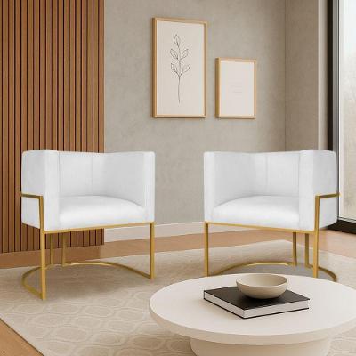 Kit 2 Poltronas Dália Luxo Moderna Estofada Design Sofisticado Com Base De Ferro Dourado Suede Branco