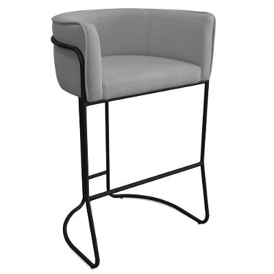 Banqueta Alta Com Encosto Betina Base Preto Poliéster Cinza - Nexta Casa