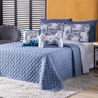 Kit Cobre Leito Colcha Casal Game Start Azul Com Almofadas Estampadas 07 Peças - Dupla Face Percal 300 Fios Matelado