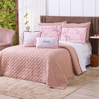 Kit Cobre Leito Colcha Solteiro Verano Com Almofadas Estampadas 05 Peças - Dupla Face Percal 300 Fios Matelado Cor Love
