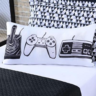Almofada Estampada Avulsa Game Retrô Branco/preto Retangular 60cm X 30cm Com Enchimento Refil